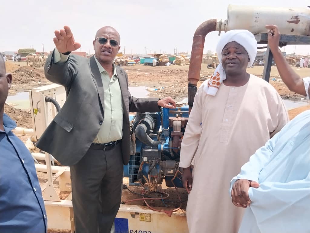مديرهيئة مياه الخرطوم يتفقد العمل الجارى فى ابار منطقة سوق ليبيا بام بدة