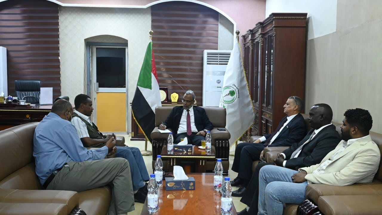وزير الصحة الاتحادي يبحث مع وفد الأطباء السودانيين بقطر تنفيذ مخيمات علاجية مجانية