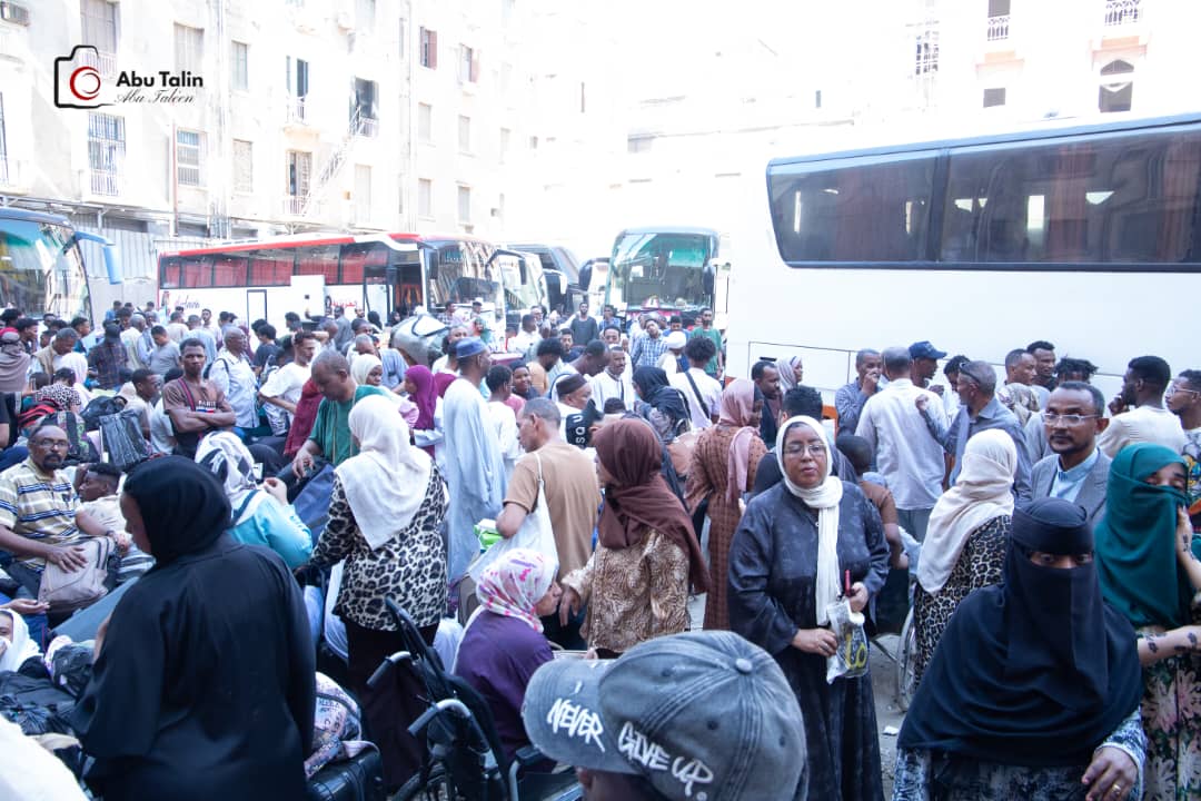 882 عائدا من القاهرة الي البلاد اليوم
