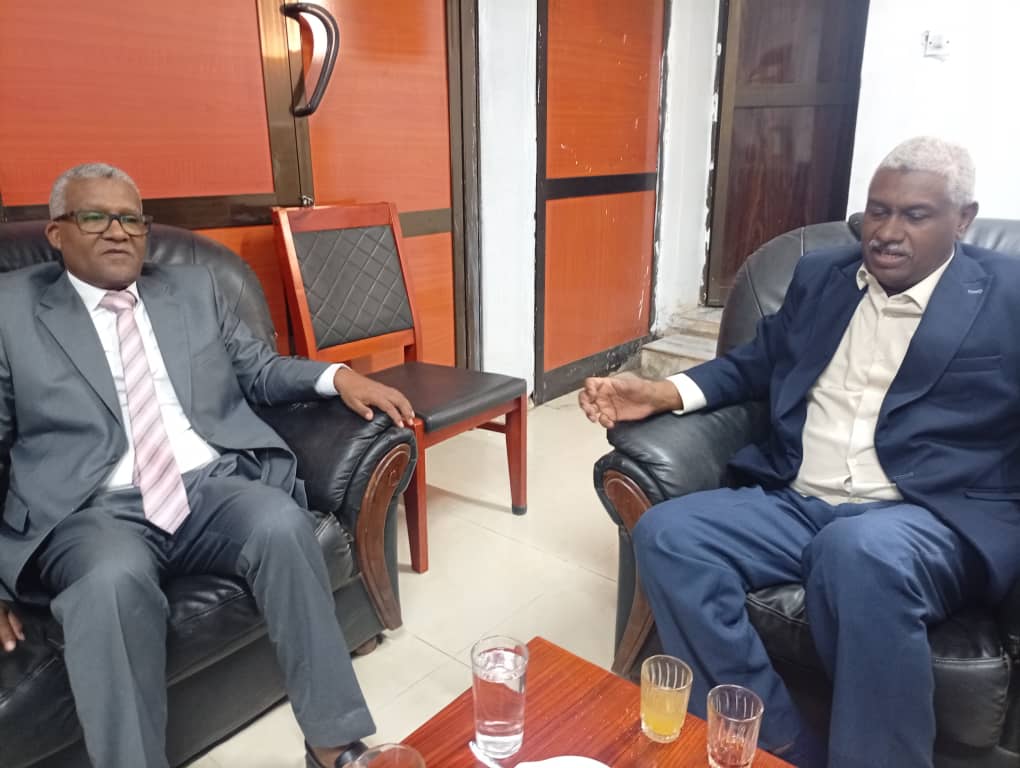 الأمين العام لجهاز المغتربين يبحث مع سفير السودان المعين لدى كمبالا أوضاع اللاجئين