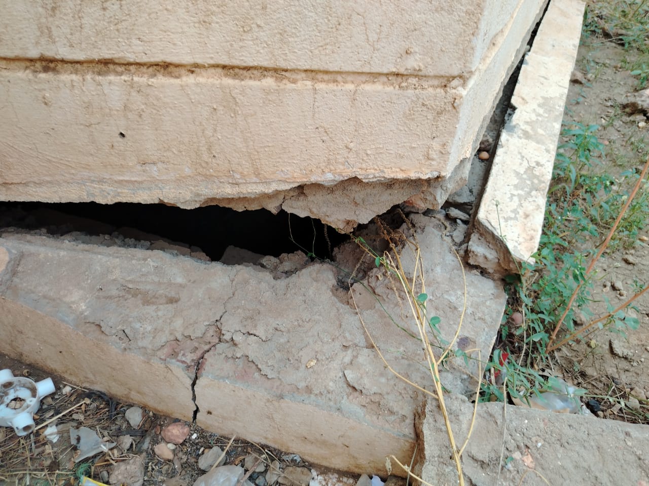 أسسها الراحل ايلاوضربها الإهمال  مدرسة نفسية عوض الكريم الثانوية بنات برفاعة تستغيث من أجل الردميات...