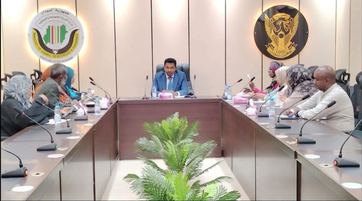 وزير الثروة الحيوانية و السمكية يعقد اجتماع موسع مع اللجنة العليا  لتأهيل مدن الإنتاج الحيواني