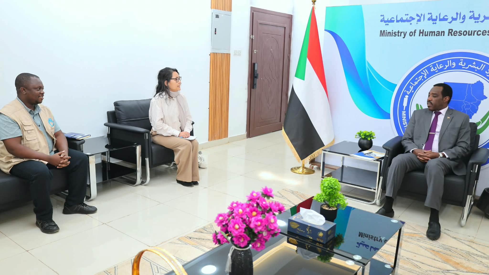 الموارد البشرية تبحث تطوير تأهيل والأطراف الصناعية والأجهزة التعويضية مع منظمة الانسانية الإدماج