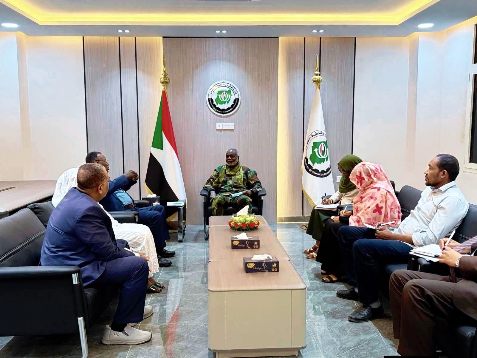 وزير المالية يشيد بجهود ولاية النيل الأبيض في تطبيق التحصيل الاإلكتروني ودعم التنمية الزراعية