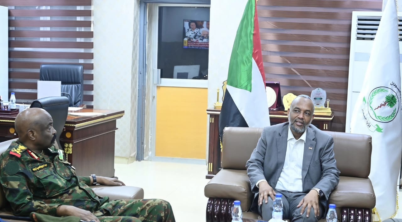 وزير الصحة الاتحادي يبحث مع والي الشمالية تعزيز الصناعة الدوائية وتطوير الخدمات الصحية