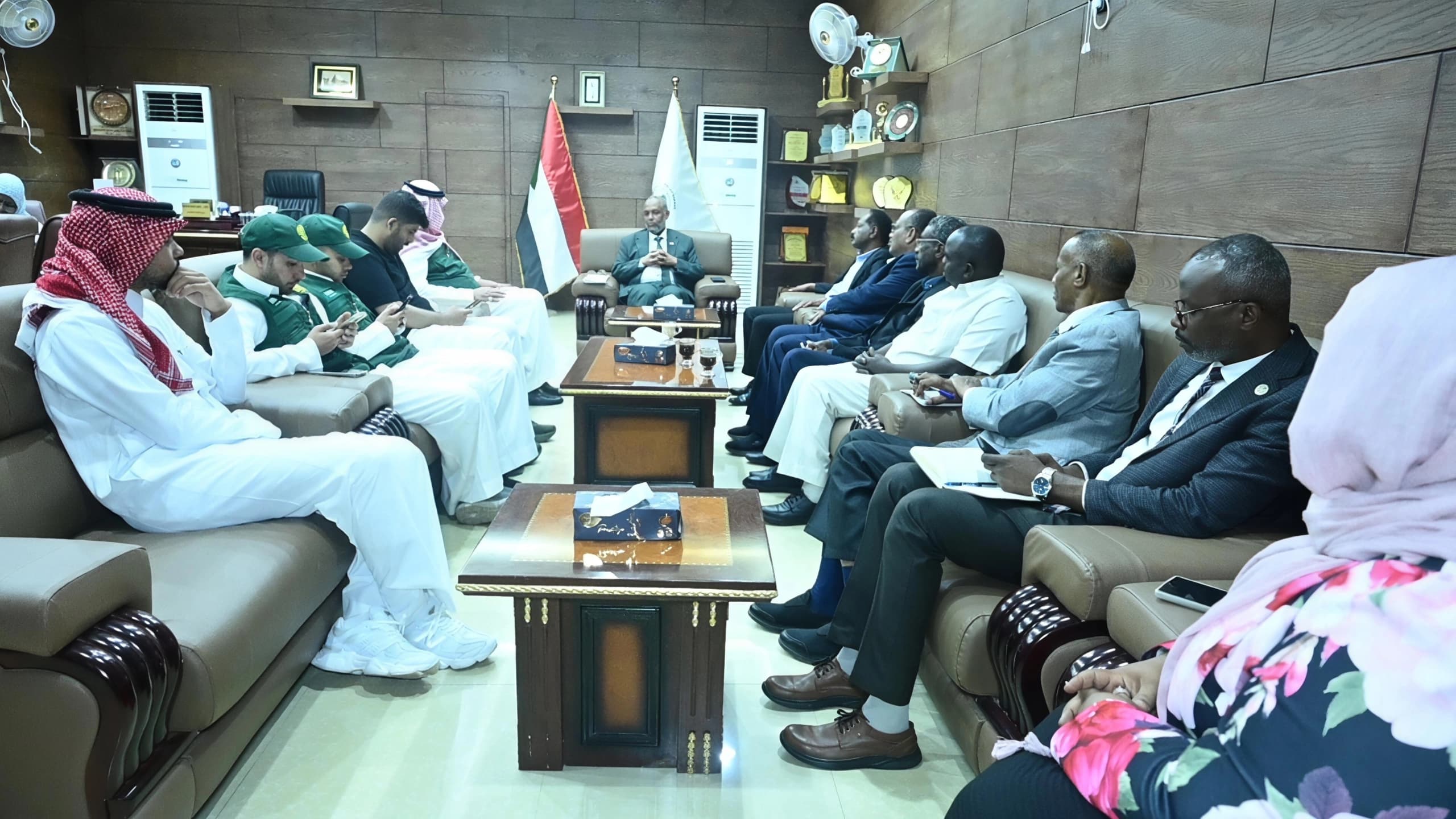 وزير الصحة الاتحادي يلتقي وفد مركز الملك سلمان للإغاثة والأعمال الإنسانية