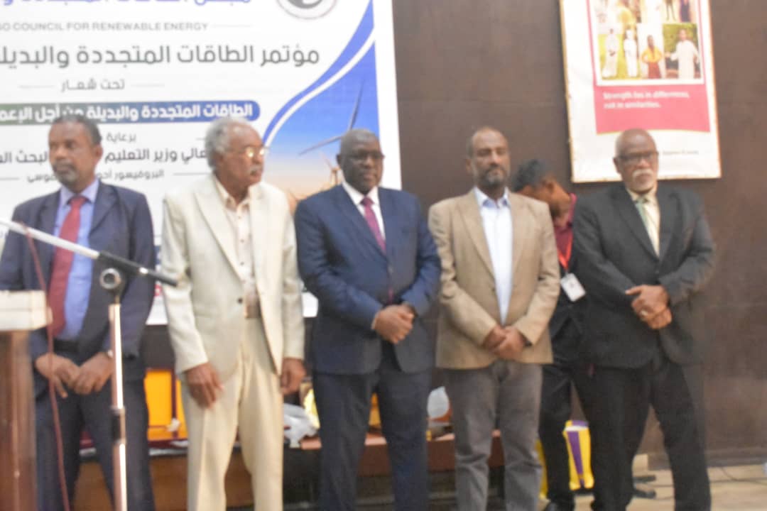 في ختام مؤتمر الطاقة البديلة والمتجددة دعوات لإدماج الطاقة المتجددة في المناهج وتوطين صناعتها