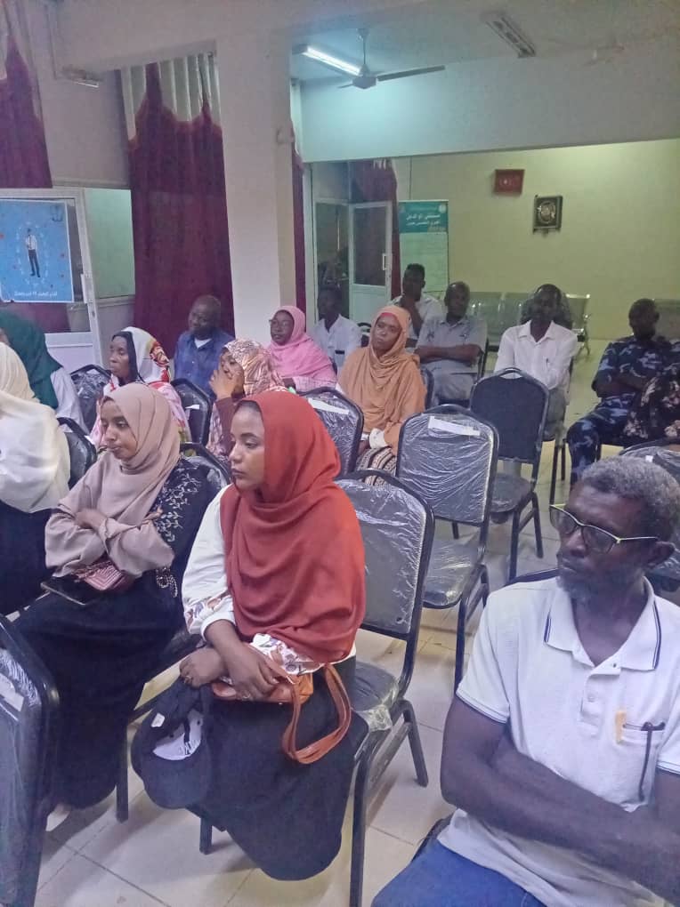 صحه الخرطوم تنظم محاضرة توعوية حول المخاطر والمهددات بمستشفى الوالدين للعيون