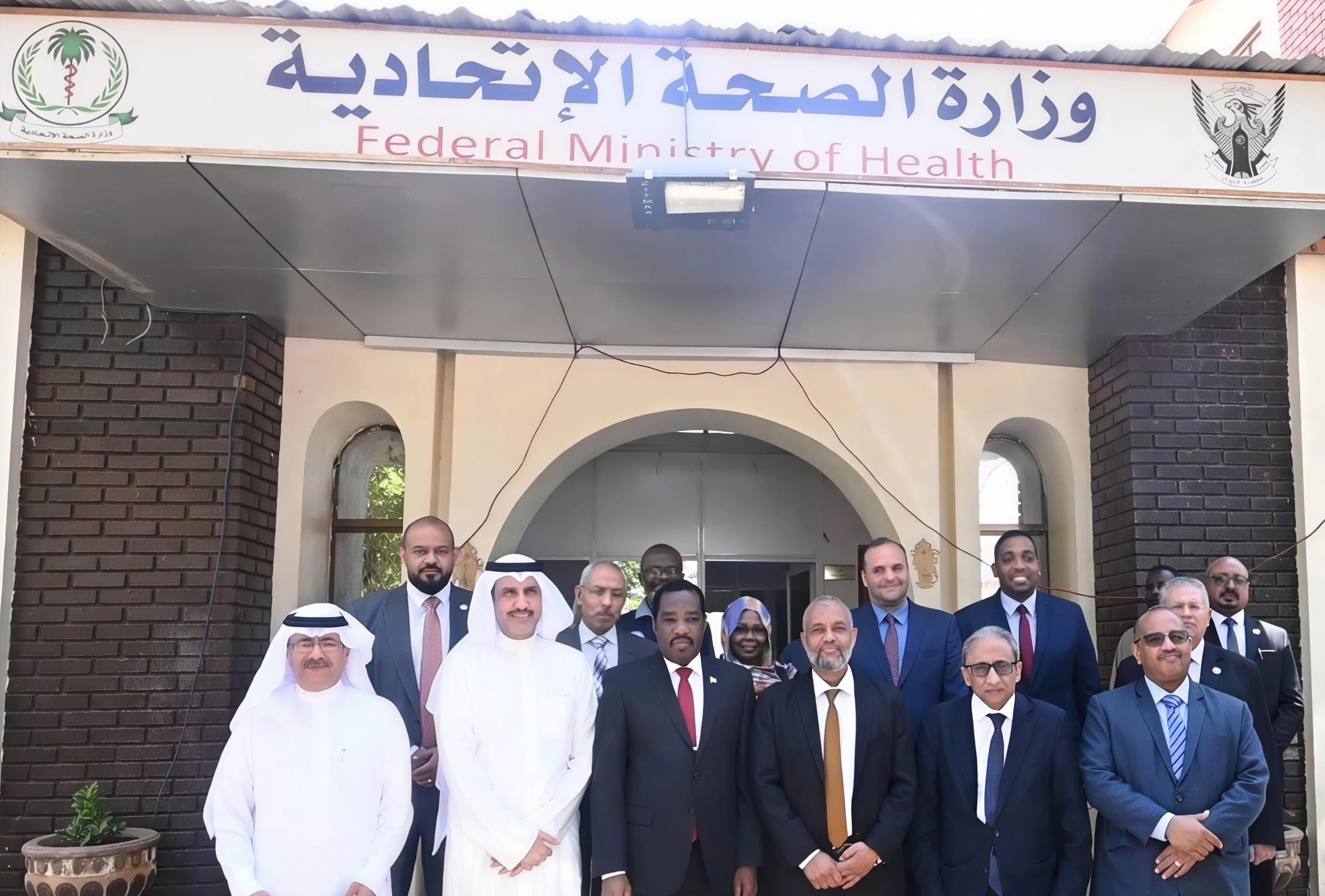 وزيرا الصحة والتنمية الاجتماعية يبحثان مع وفد المنظمة العربية سبل تعزيز الموارد البشرية والتعافي الصحي