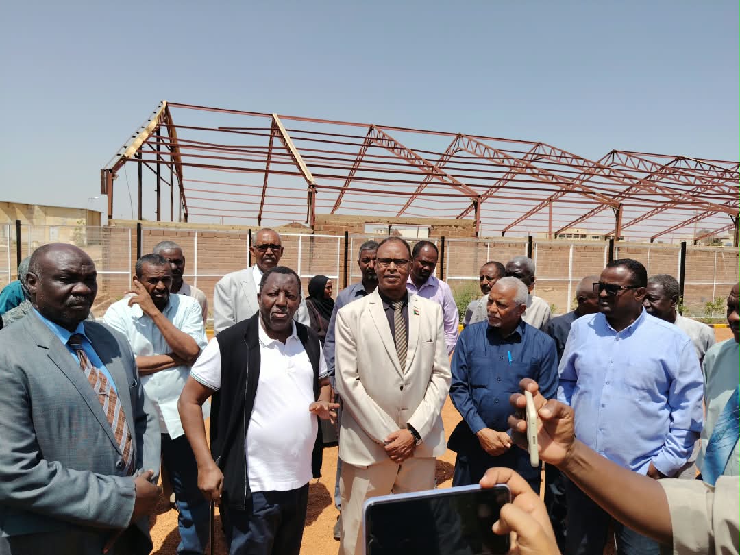 أعمال التأهيل تتقدم بمدينة الشباب العالمية وزيرا الشباب والرياضة الاتحادي والولائي وبرقو يتفقدون القاعة الدولية للمؤتمرات