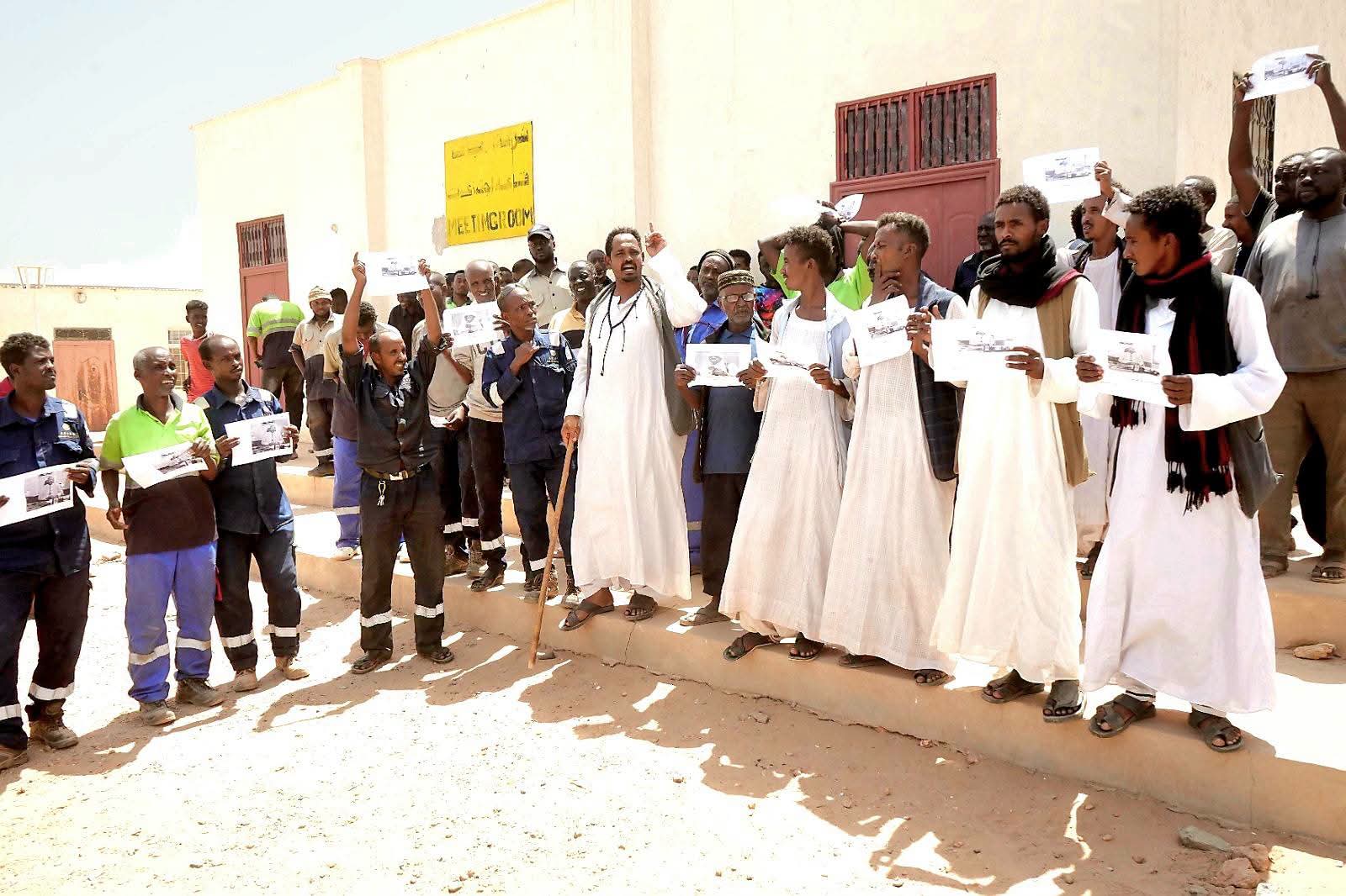 وقفة احتجاجية ببورتسودان رفضاً لاستهداف مدير شركة أرياب للتعدين