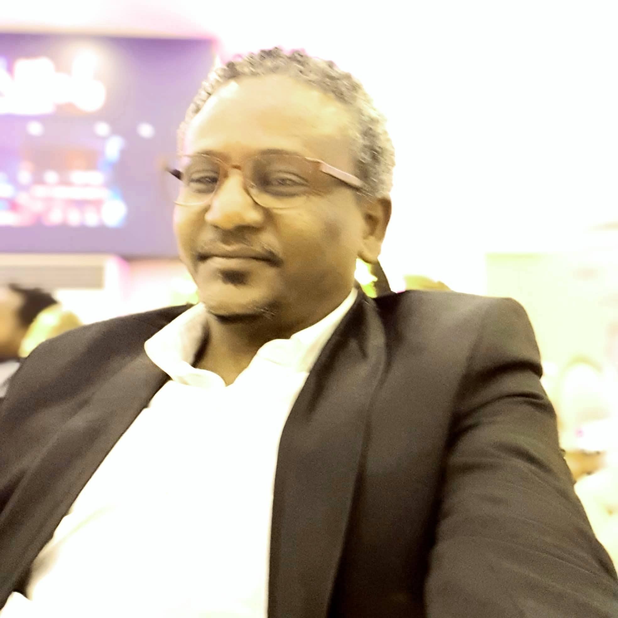 الصحفي يوسف حمد النيل يكشف لتليغراف تفاصيل صادمة بعد تهديده بالتصفية بعد بثه فيديو لمروجي المخدرات