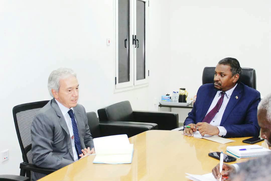 لدى لقاءه وفد برنامج الأمم المتحدة الإنمائي UNDP وكيل المالية يبحث تفعيل الإطار الوطني للتمويل ودعم الخدمات الأساسية للعائدين
