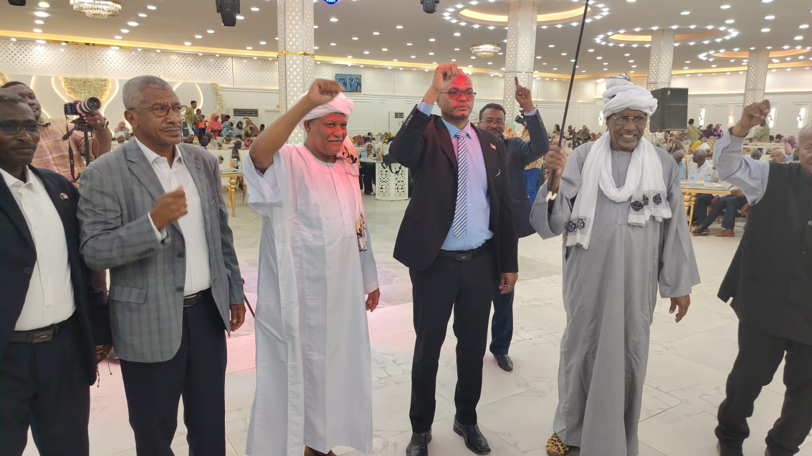 وزارة التربية الوطنية والنقابة العامة لعمال التعليم العام وصندوق رعاية الطلاب يحتفلون بمصححي الشهادة الثانوية