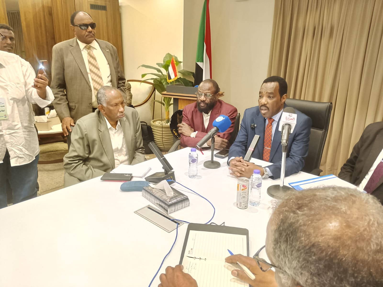 وزير الموارد البشرية بدء رحلات عودة السودانيين بالطيران من يوغندا وليبيا نهاية يوليو الجاري