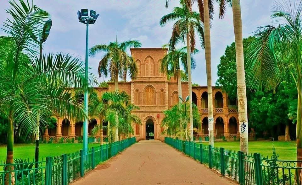 مدير جامعة الخرطوم يجتمع بمجلس رؤساء أقسام كلية الطب