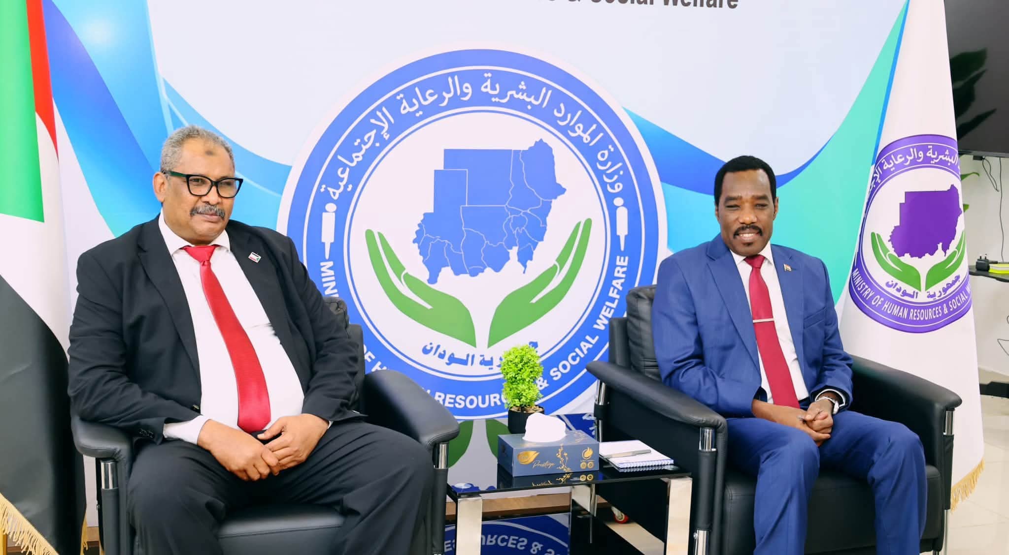 وزير الموارد البشرية يبحث مع وزير الزراعة و الري الترتيبات المؤسسية والهياكل التنظيمية في أعقاب دمج قطاعي الزراعة والري