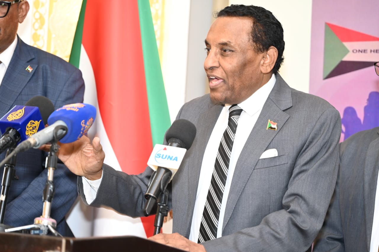 رئيس الوزراء يدشن منصة "الصحة الواحدة السودانية" ويؤكد التزام الدولة بمواجهة التحديات الصحية والبيئية