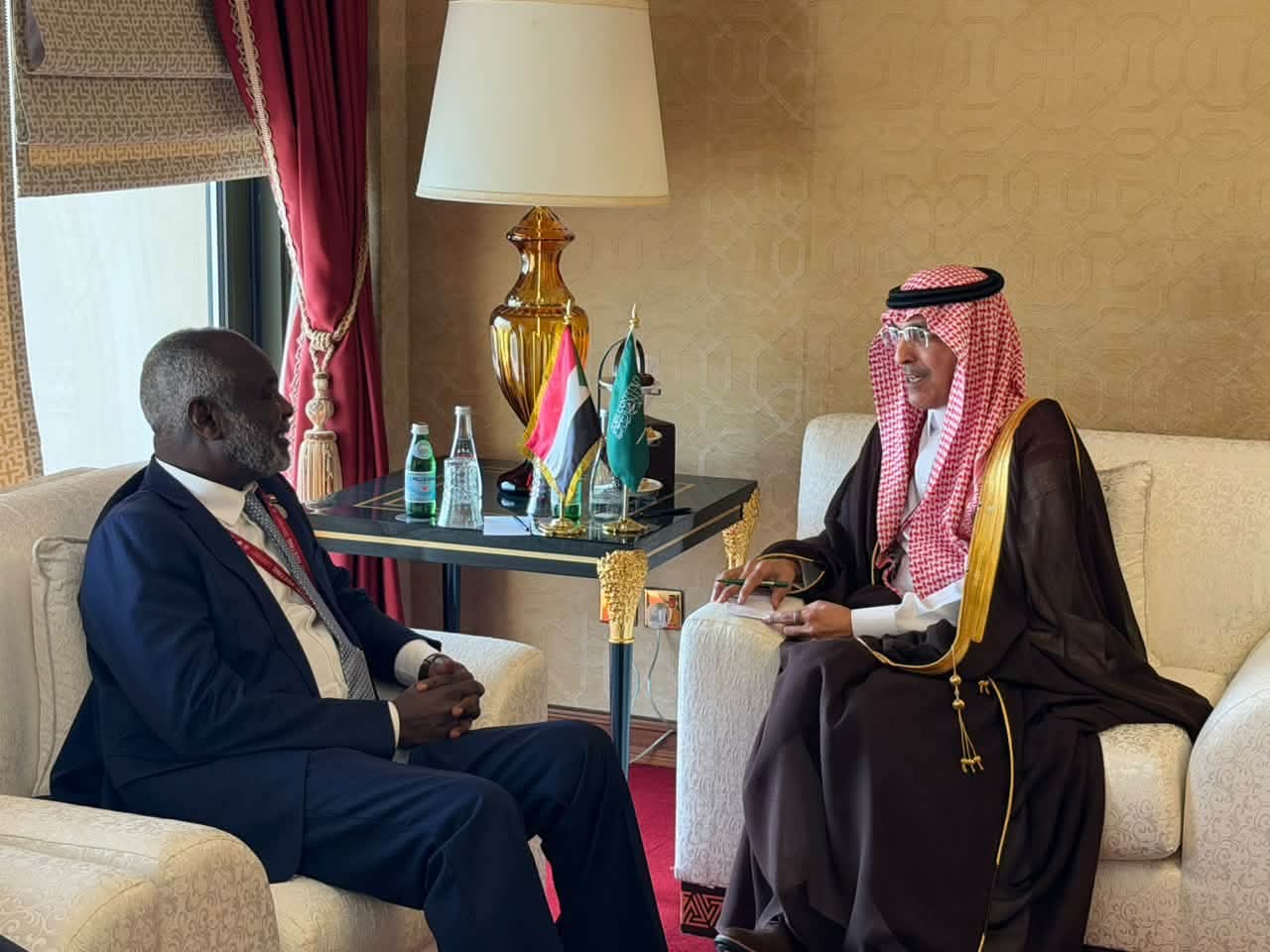 وزيرا المالية السوداني والسعودي يبحثان تعزيز الشراكة الاقتصادية ودعم جهود التعافي في السودان