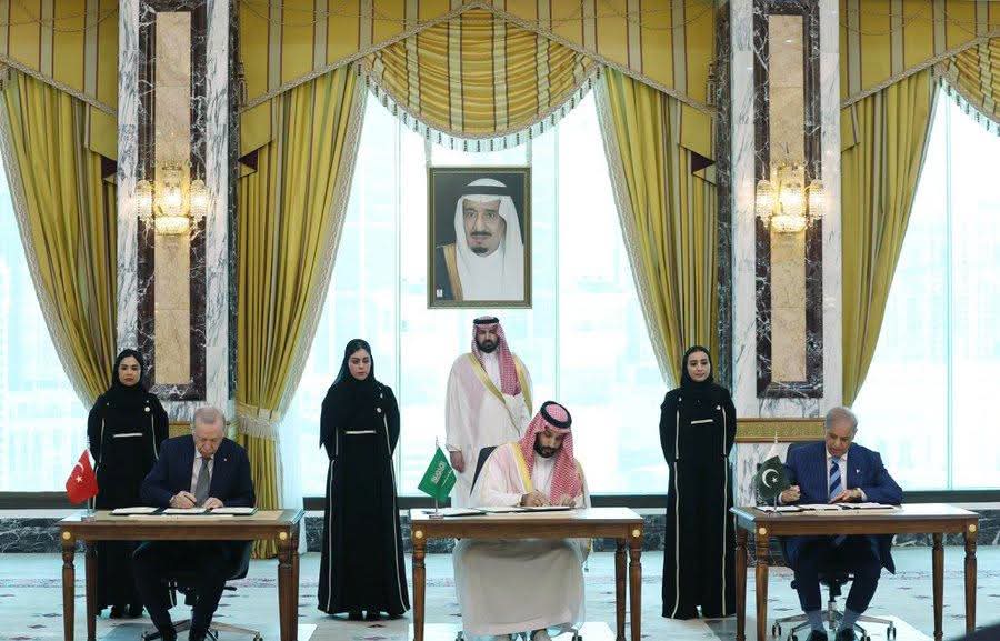 توقيع اتفاقية للدفاع المشترك بين السعودية و تركيا و باكستان في مكة