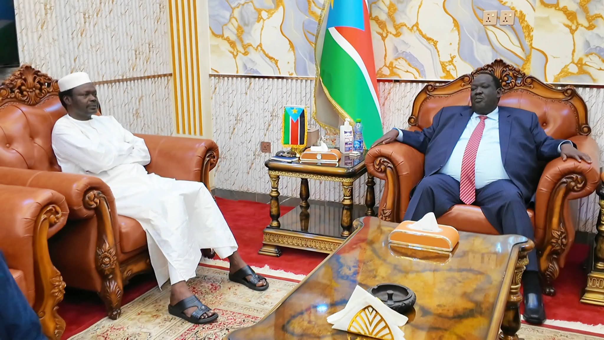 حاكم إقليم دارفور يبحث مع مستشار رئيس جنوب السودان أوضاع السودانيين واللاجئين وتعزيز أمن الحدود