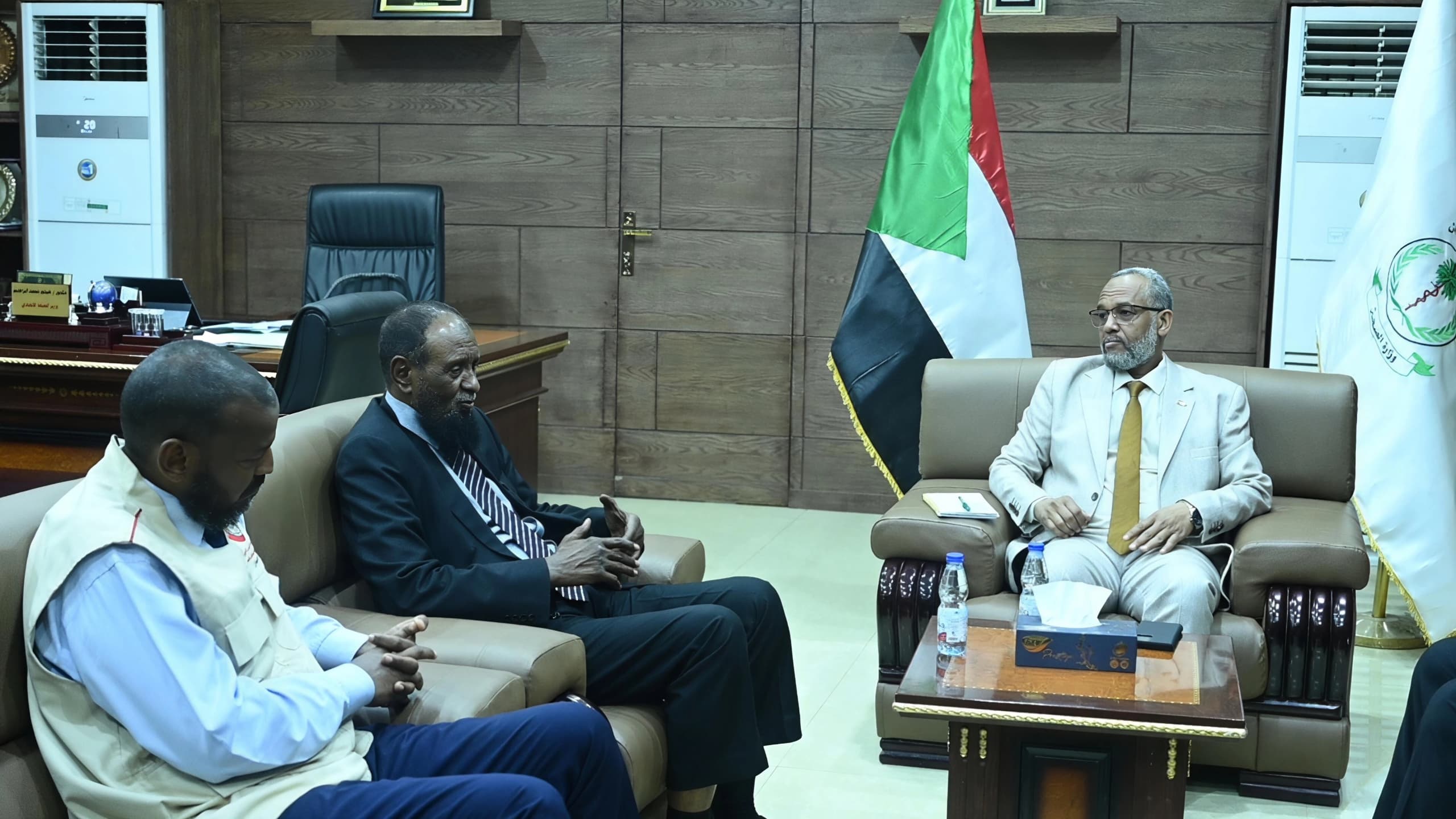 وزير الصحة الاتحادي يبحث مع صندوق إعانة المرضى الكويتي تعزيز الشراكة الصحية