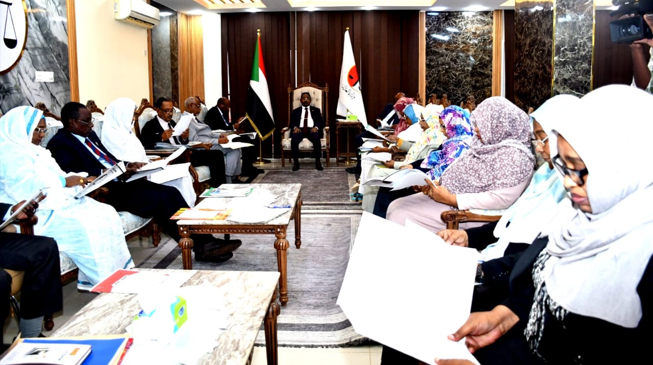 وزير العدل يترأس الإجتماع الدورى لمجلس الوزارة