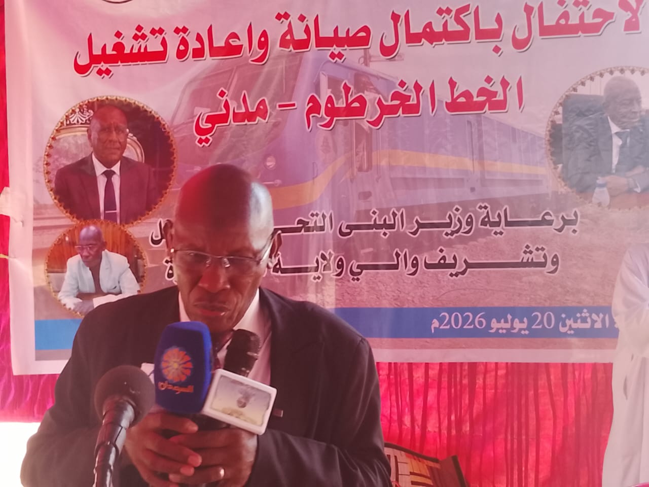 وزير البنية التحتية والنقل يستقبل بمدني قطار صيانة خط السكة حديد (الخرطوم _ مدني