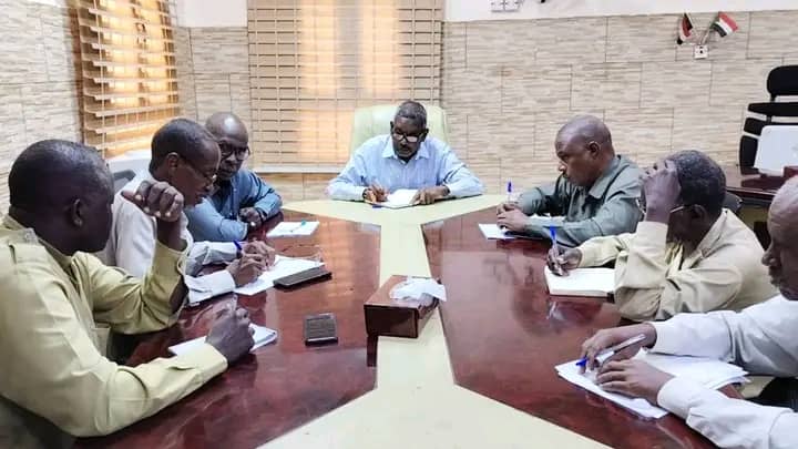 المدير التنفيذي بمحلية بحري يوجه بتحسين الأداء وحوكمة العمل بالوحدات الإدارية